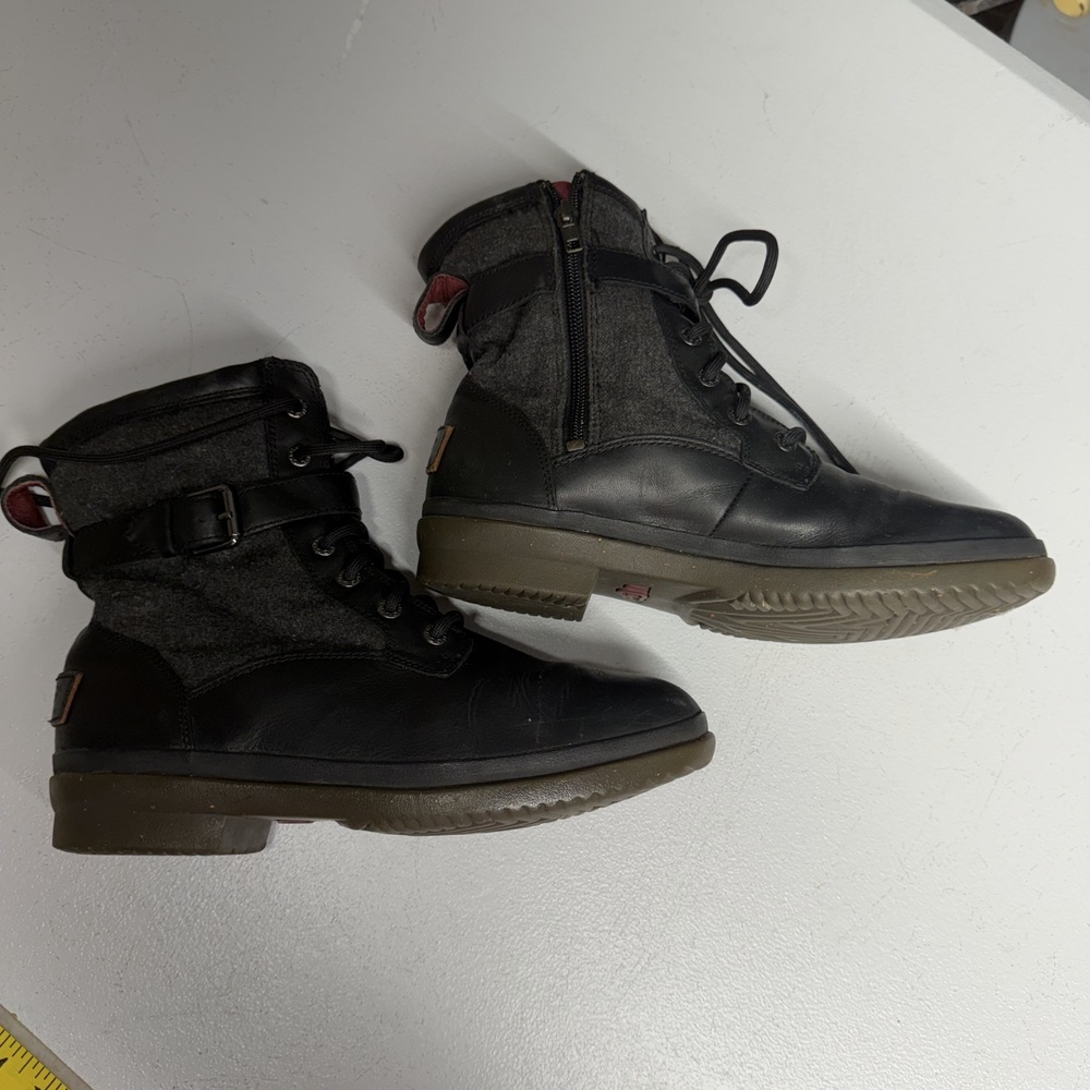 UGG Boots Womens 7.5 Black Leather Waterproof Wool Lined Lace Up Ankle Winter